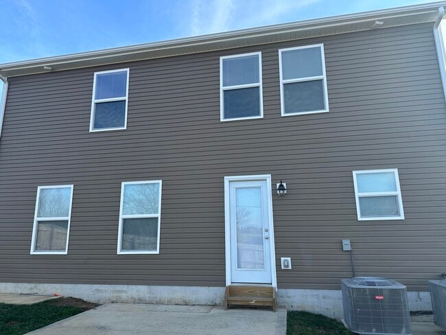 Building Photo - 145 Landry Ln