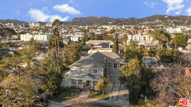 Building Photo - 4957 W Melrose Hl