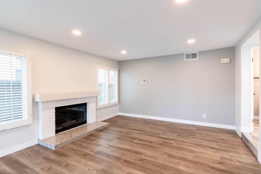 Building Photo - 4744 Golden Ridge Dr