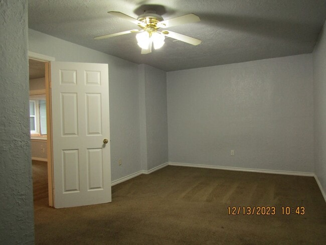 Building Photo - Close to shopping, Comanche hospital and Cameron University