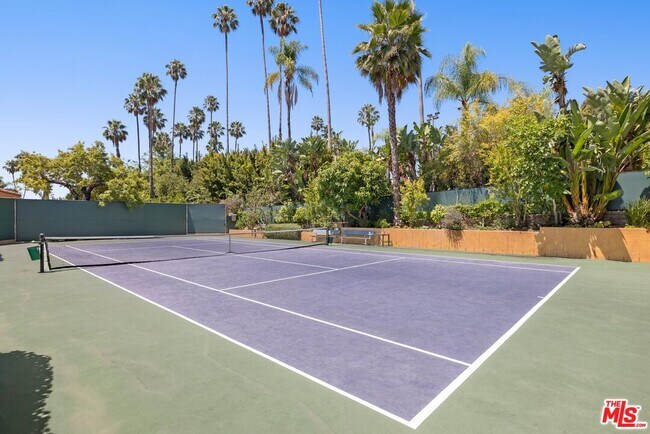 Building Photo - 1121 La Collina Dr
