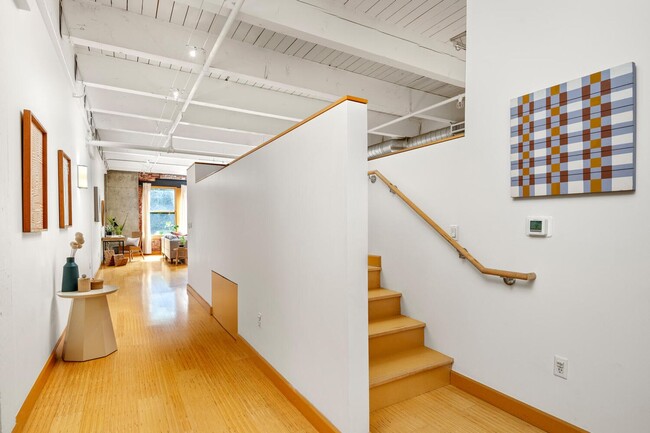 Building Photo - Gorgeous loft in a converted window factor...