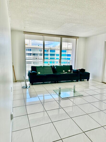 Building Photo - 18041 Biscayne Blvd