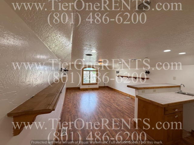 Building Photo - This property offers a NO DEPOSIT option a...