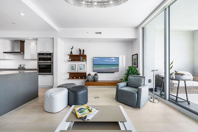 Building Photo - 1155 N Gulfstream Ave