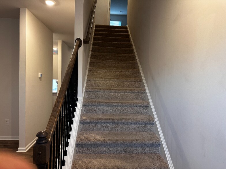 Building Photo - 3696 Waterford Oak Ct