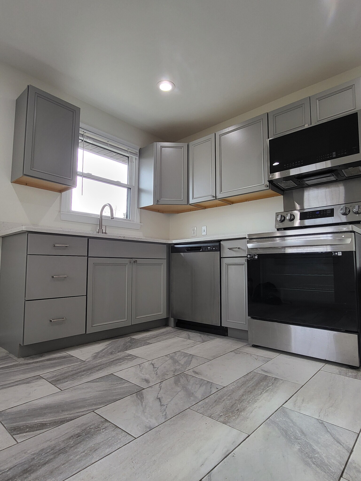 Kitchen - 1512A Sweetbriar Ave