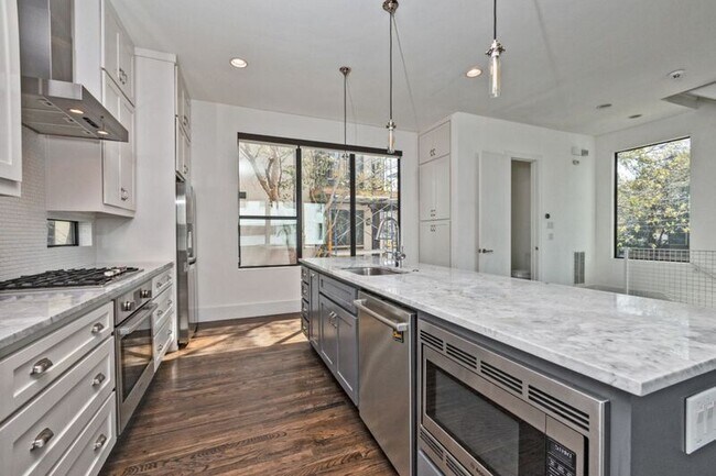 Building Photo - 2522 N Henderson Ave