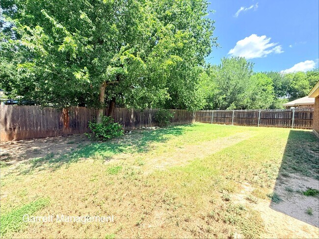 Building Photo - 1203 E Ave G