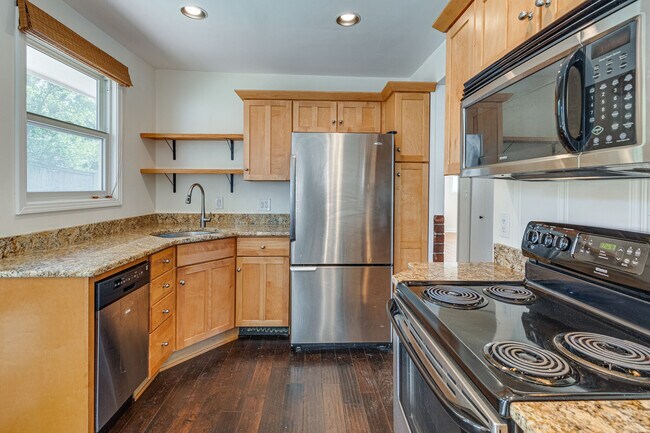 Building Photo - 2104 15th Ave S