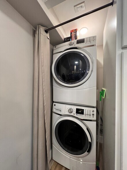 Building Photo - 212 5th St NE