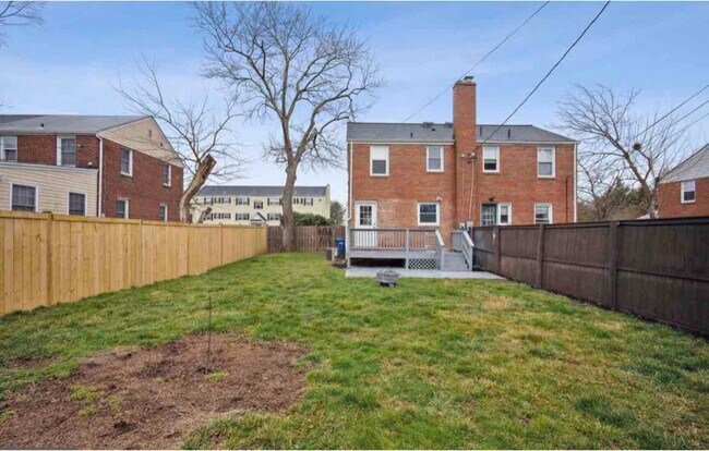 Building Photo - 2836 Fairhaven Ave
