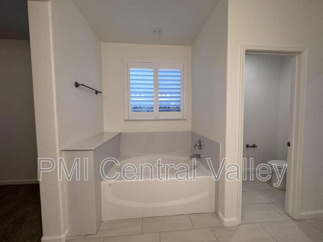 Building Photo - 4612 Irma Dr