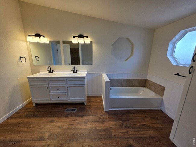 Building Photo - Beautifully Modern Home In Fort Morgan!