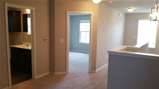 Building Photo - 517 N Heatherwilde Blvd