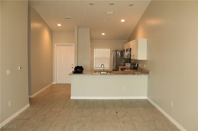 Building Photo - 912 SW 39th Terrace