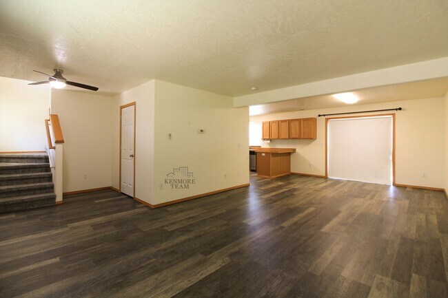 Building Photo - 4 Bedroom, 2.5 Bath Home in West Pasco