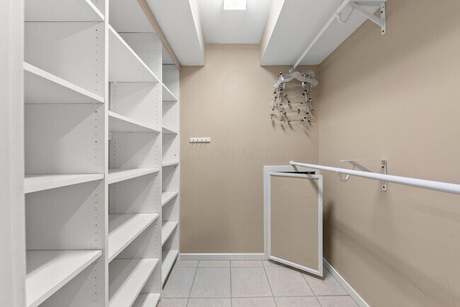 Building Photo - 397 Abbotsbury Dr