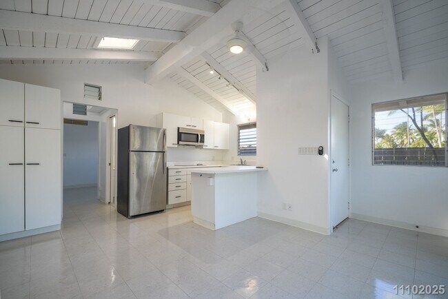 Building Photo - 1BR in Kailua – $2,550 (Utilities Included) | Move-In Ready!
