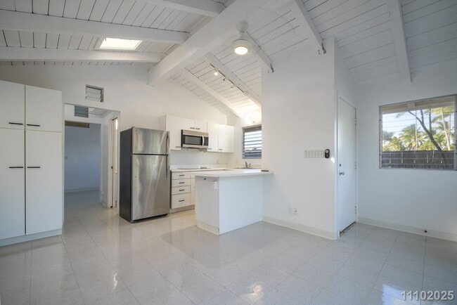 Building Photo - 1BR in Kailua – $3,000 (Utilities Included...