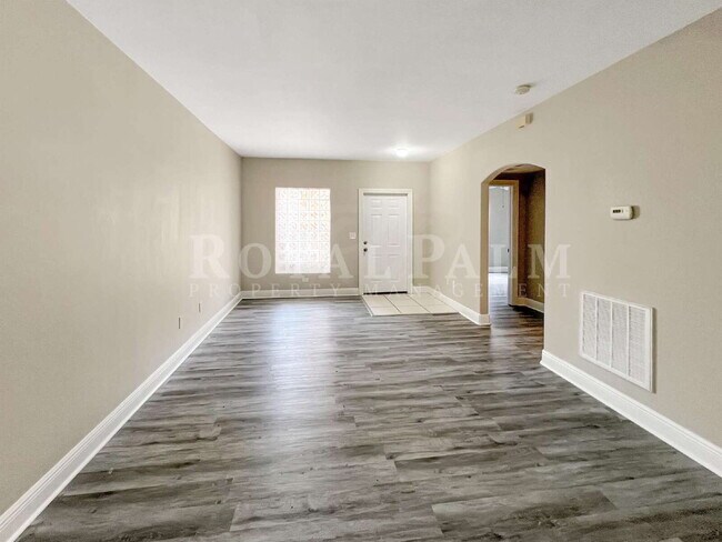 Building Photo - Your grocery bags will never complain about the commute — 2/2 on the first floor at Castilla Circ...