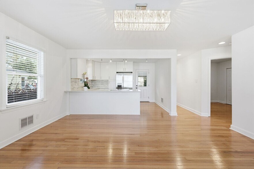 Building Photo - 902 New Bern Ave