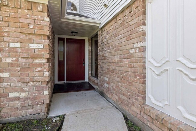 Building Photo - 6915 La Mirada Dr