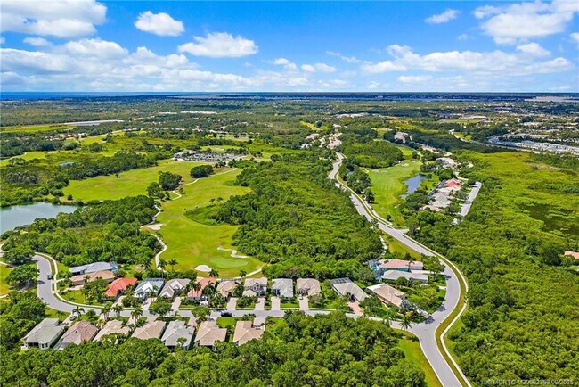 Building Photo - 1327 NW Mossy Oak Way