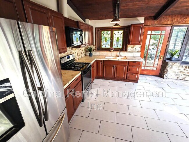 Building Photo - 730 Orange Dr