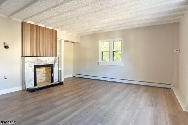 Primary Photo - 285 Orchard Terrace