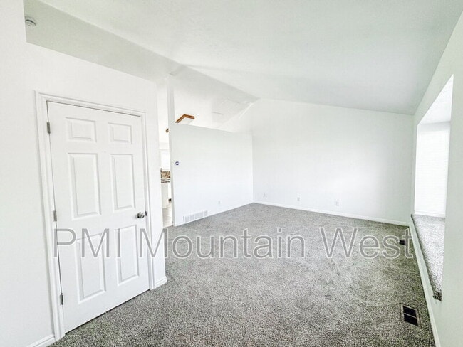 Building Photo - 36 Orchard Ln