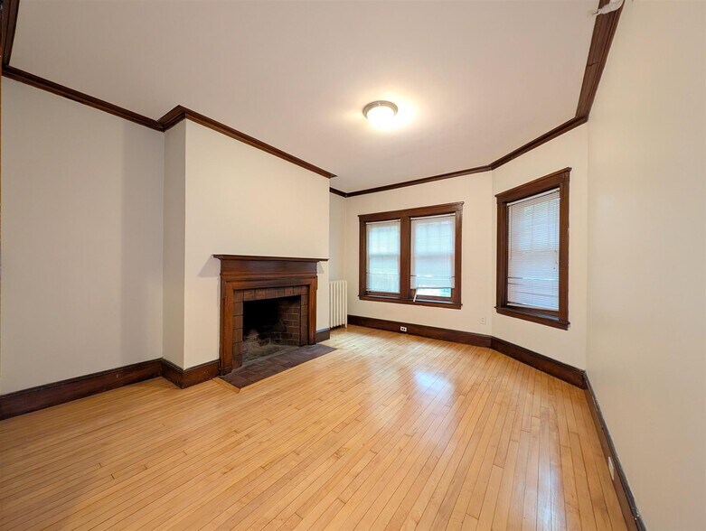 Building Photo - 10 Humboldt St