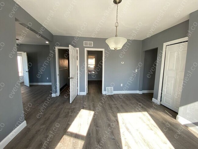 Building Photo - 1468 Baldwin St