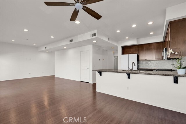 Building Photo - 5450 Strand