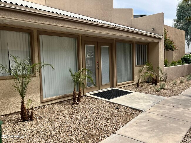 Building Photo - 4850 E Desert Cove Ave