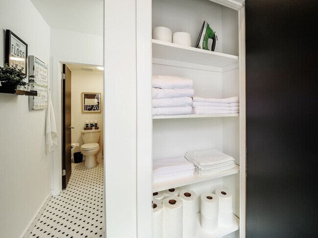 Building Photo - 219 Vine St