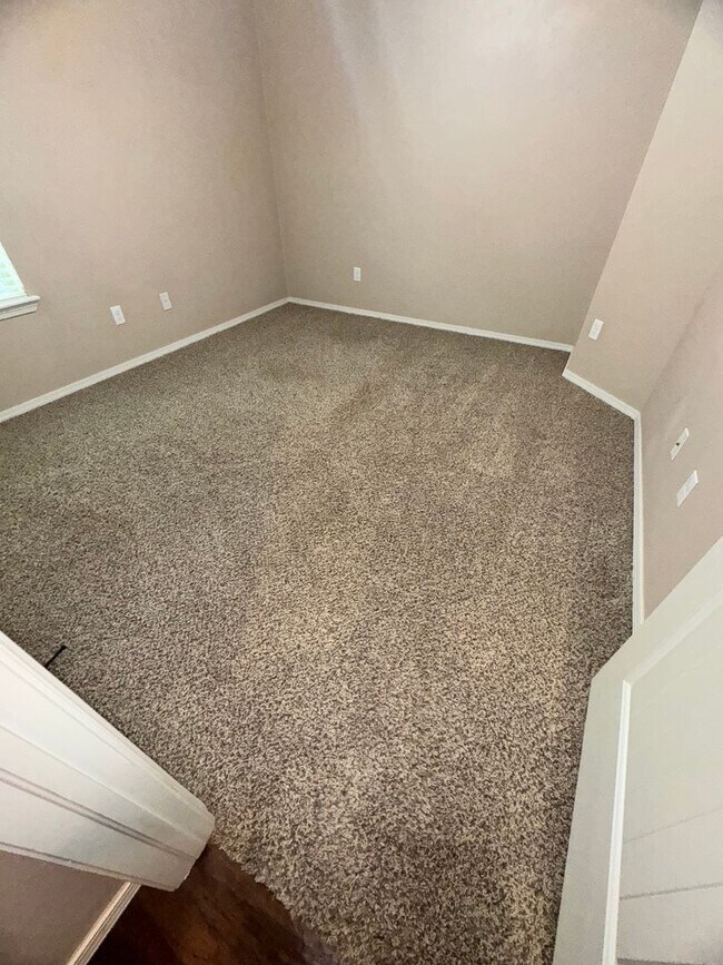 Building Photo - 3 Bed 2 Bath in Edmond!