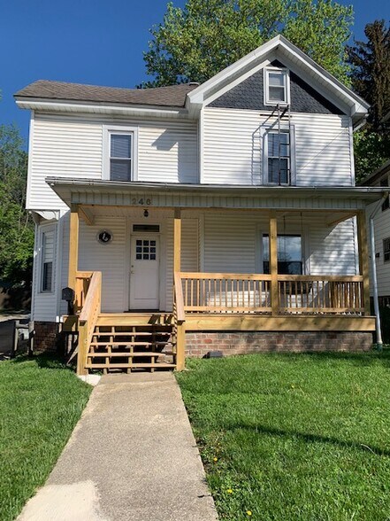 Primary Photo - 246 E State St