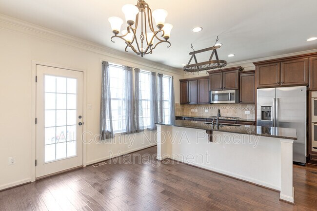 Building Photo - 213 Apricot St