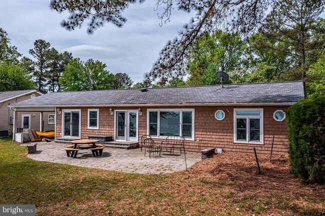 Building Photo - 627 Popes Creek Ave