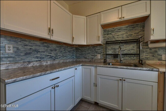 Building Photo - 5726 Dearborne Dr