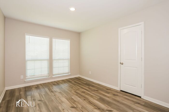 Building Photo - 1919 Hialeah Dr