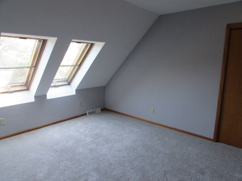 Building Photo - 7653 Farmington Way