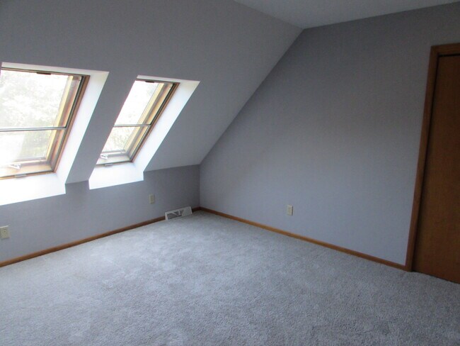 Building Photo - 7653 Farmington Way