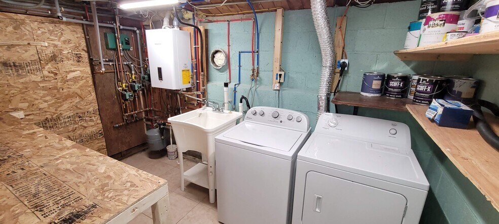 Building Photo - 2520 Madison Ave