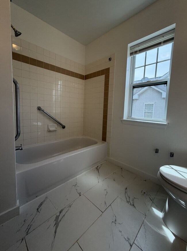 Building Photo - ??? MODERN 3BD & 1.5BATH HOUSE WALKING DISTANCE TO TEMPLE UNIVERSITY!!! ???