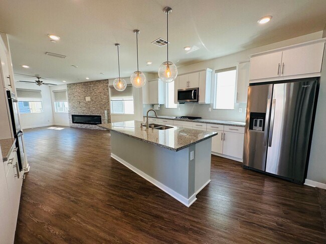 Building Photo - 1835 Vesta Dr