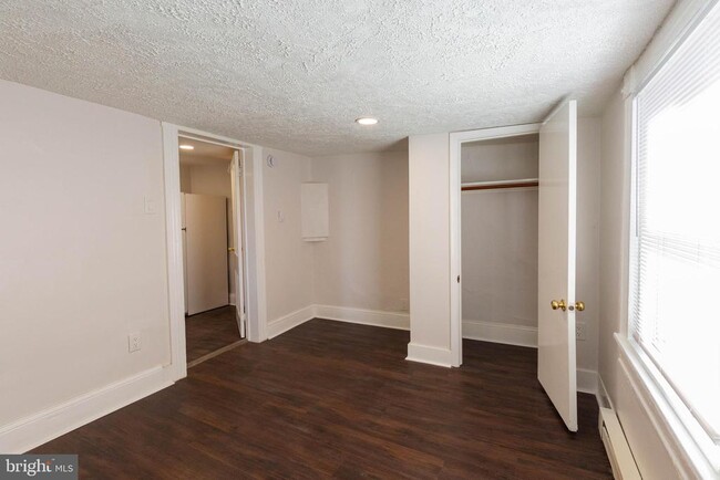 Building Photo - 324 E Washington St