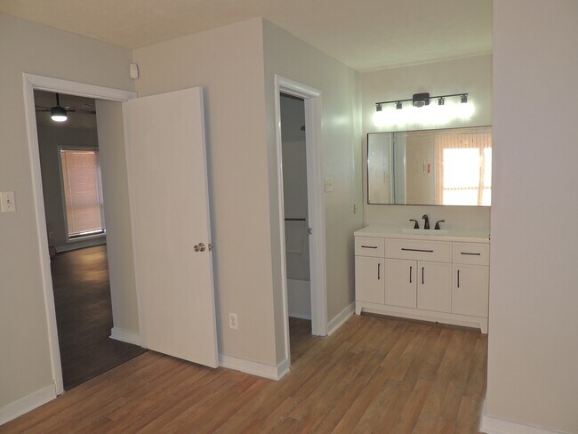 Building Photo - 6961 Candlewood Dr