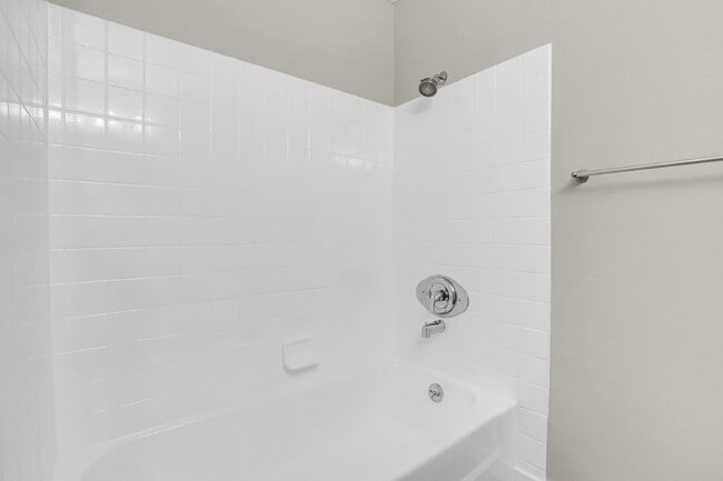 Building Photo - $2,950.00, 3-bed, 2.5-bath, located in Lak...